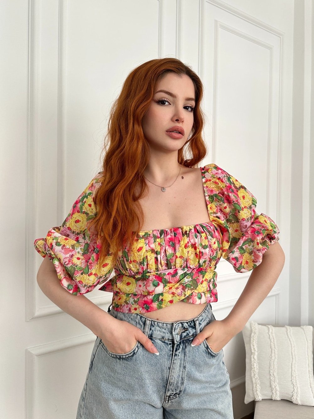 Çiçek Desen Sırt Bağlamalı Crop Bluz Sarı