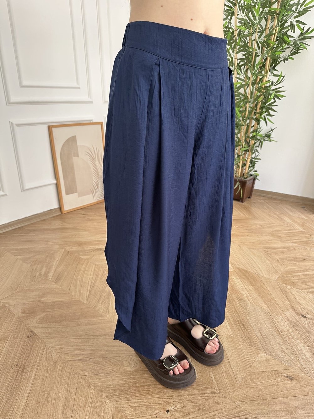 Pile Detay Yırtmaçlı Bol Pantolon Lacivert