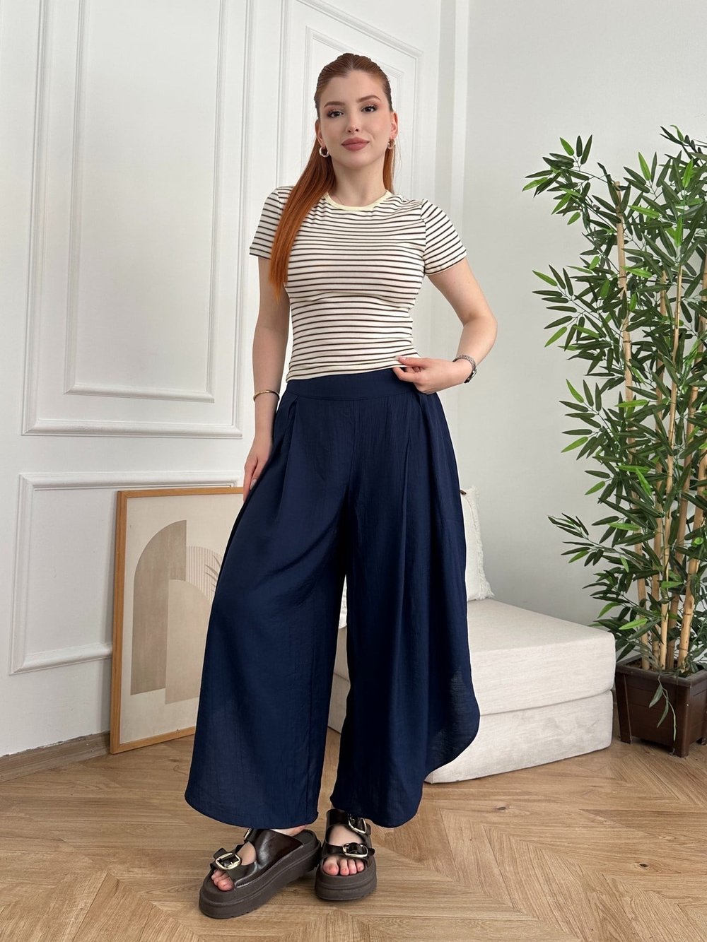 Pile Detay Yırtmaçlı Bol Pantolon Lacivert