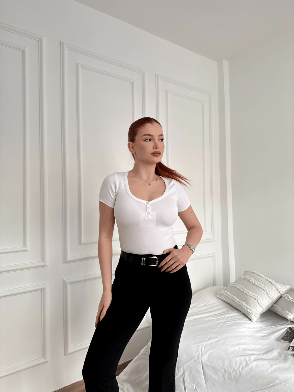 V Yaka Düğmeli Body Beyaz