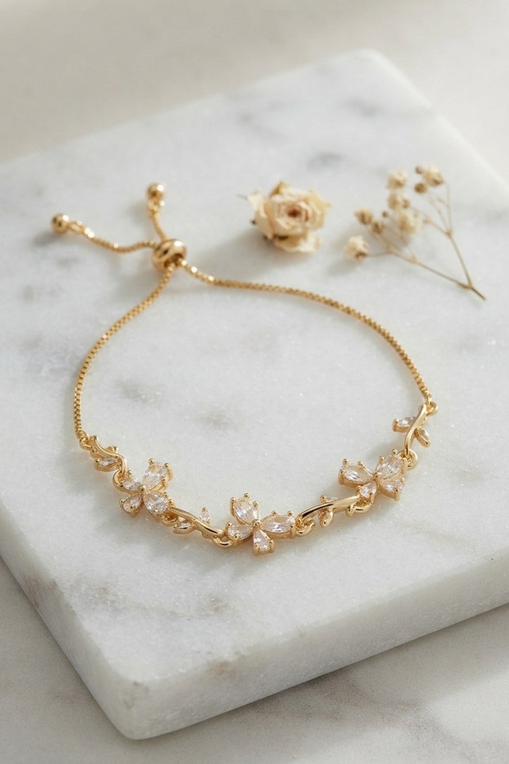 Sarmaşık Çiçek Model Gold Renk Zirkon Taşlı Asansörlü Kadın Bileklik