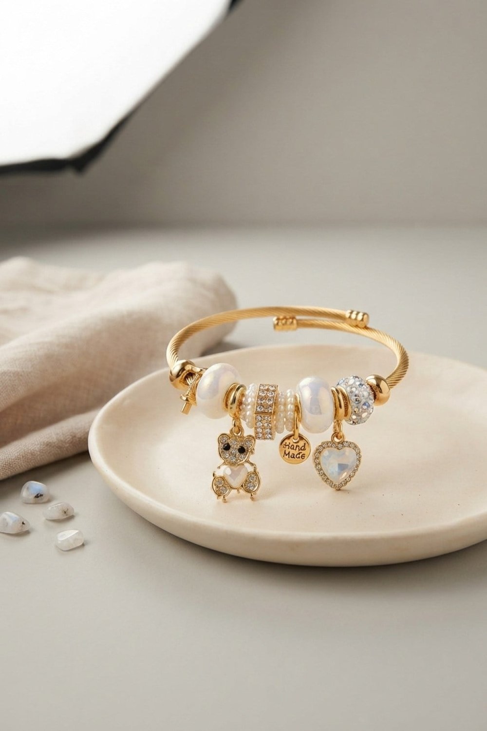 Tedy Bear Model Gold Renk Beyaz Charmlı Bileklik