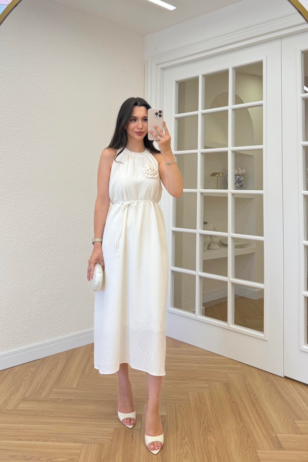 DORA GÜL BROŞLU ELBİSE - EKRU