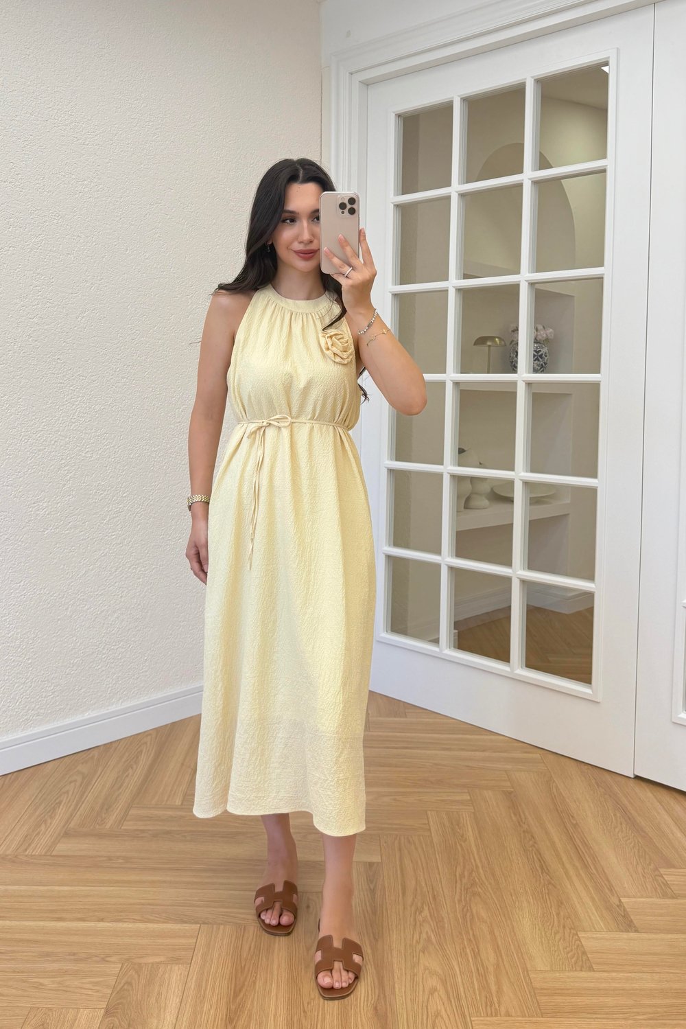 DORA GÜL BROŞLU ELBİSE - SARI