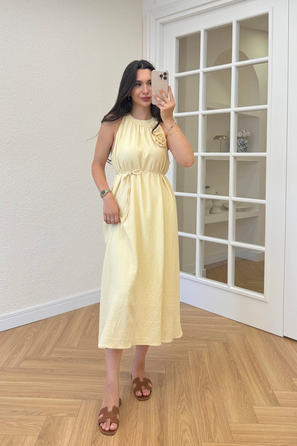 DORA GÜL BROŞLU ELBİSE - SARI