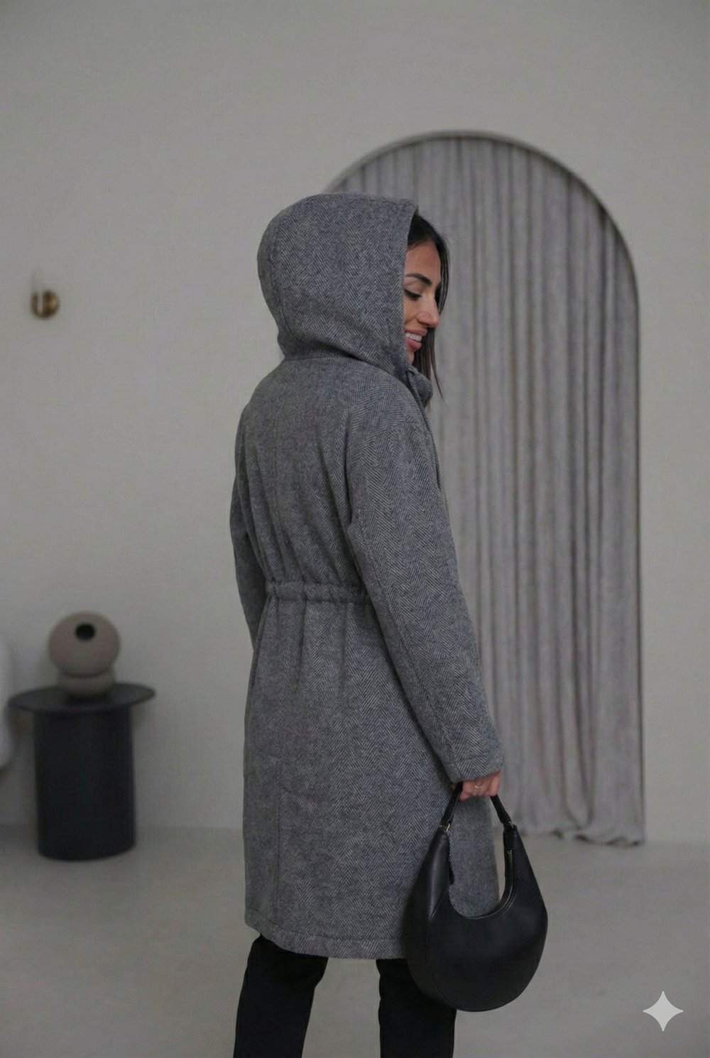 Kadın Kapüşonlu Balık Sırtı Desenli Astarlı Belden Bağlamalı Oversize Kaşe Kaban D99852