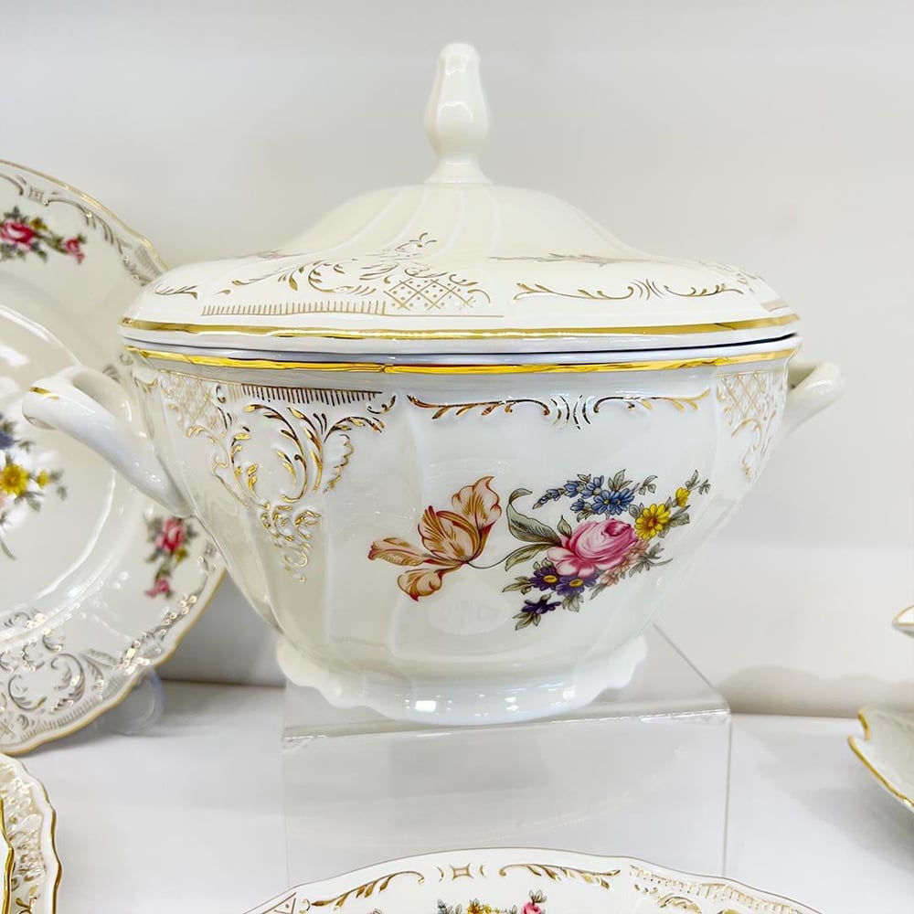 Bernadotte Czech Republic Petaline 77 Piece Dinner Set Gold