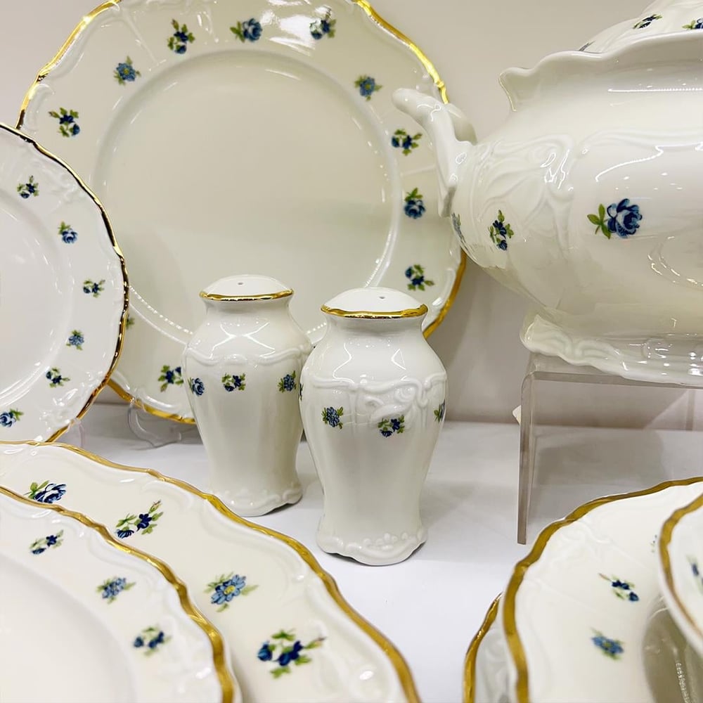 Thun Maria Louise Blue Flower 77 Piece Dinner Set Gold