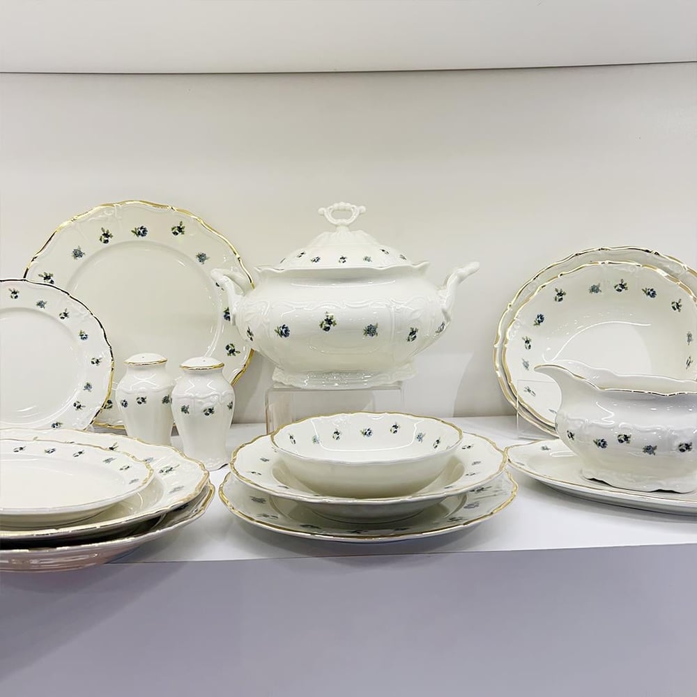 Thun Maria Louise Blue Flower 77 Piece Dinner Set Gold
