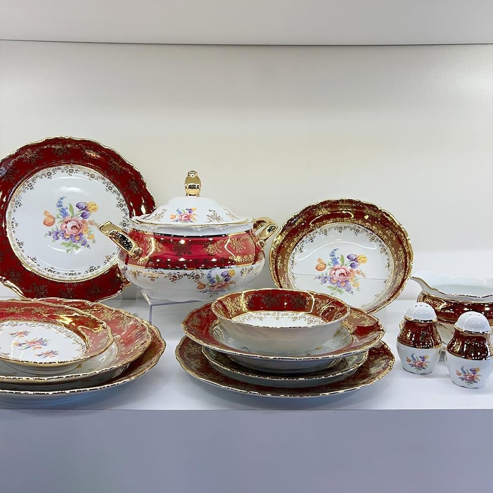 Thun Ophelia 77 Piece Dinner Set Burgundy