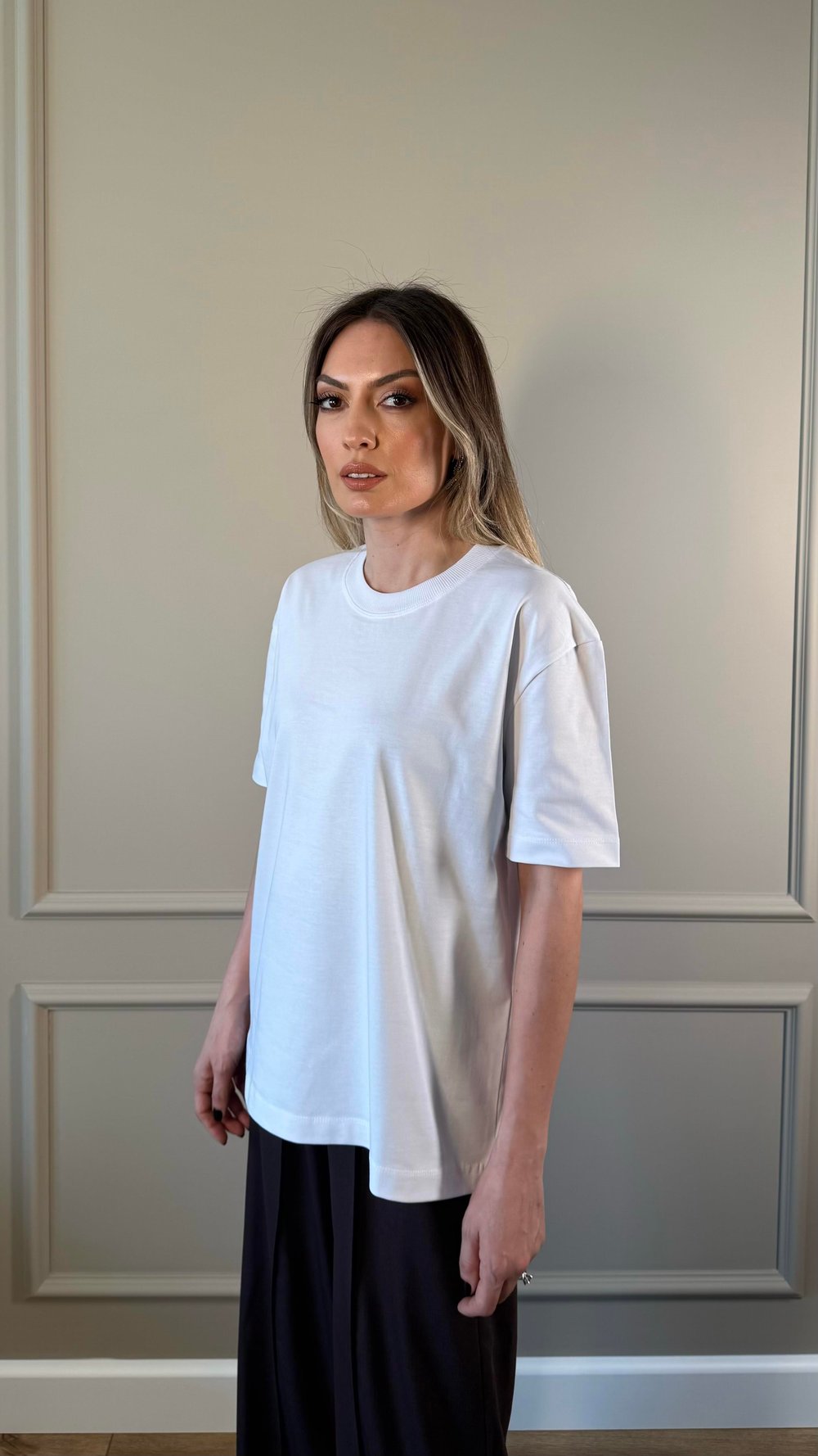 BEYAZ BİSİKLET YAKA TİŞÖRT