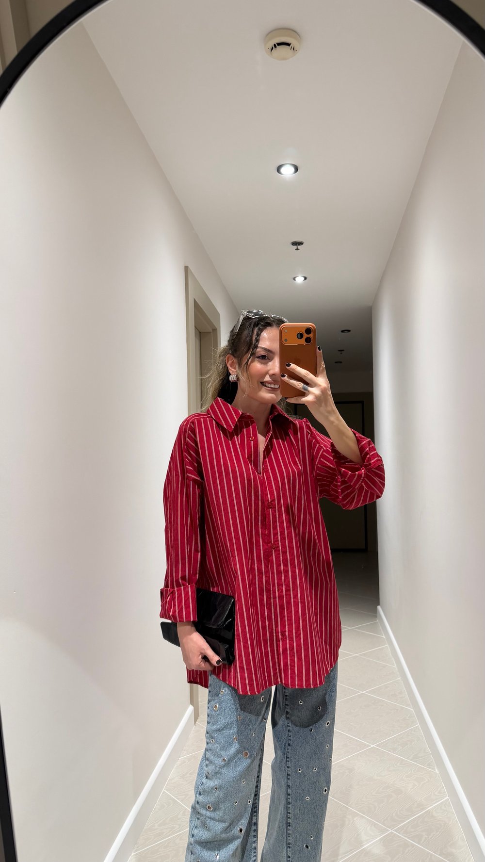 KIRMIZI-BEYAZ ÇİZGİLİ OVERSIZE GÖMLEK