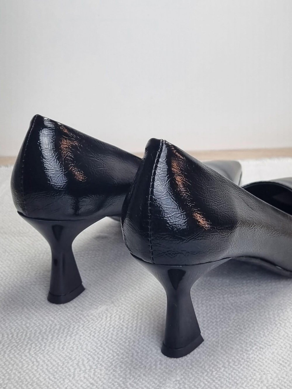 Kısa Topuk Siyah Renk Sivri Burun Stiletto