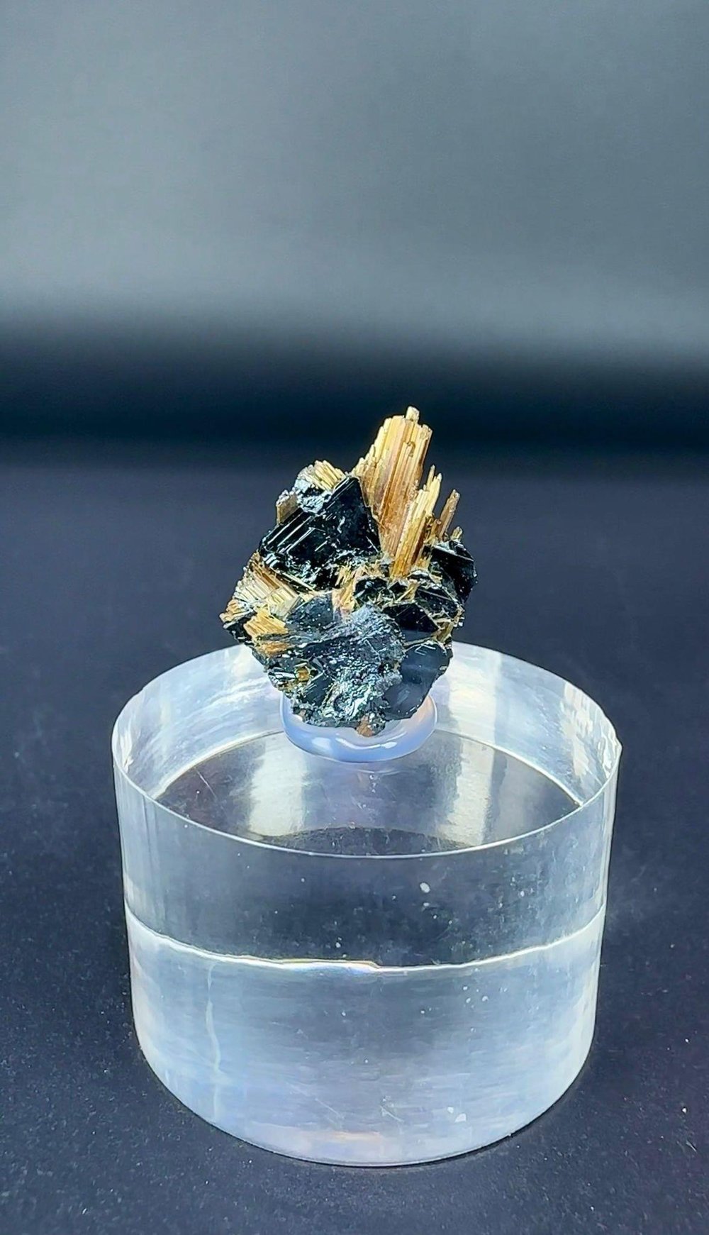 ALTIN RENKLİ RUTİLLİ HEMATİT 2,5 GR.