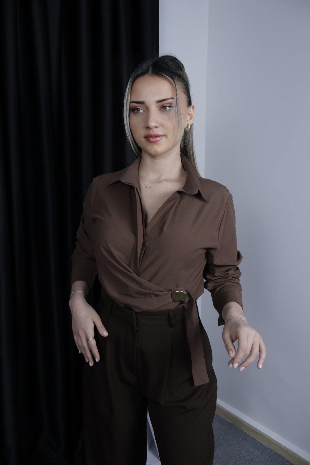 Koyu Kahve Bağlamalı Gömlek