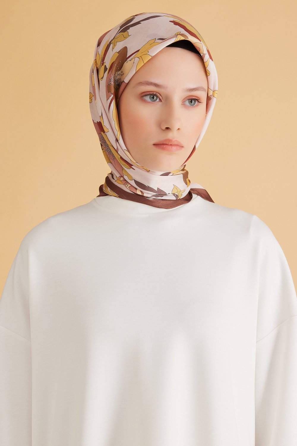 Belli Fresh Çiçek Desen Kahve Pure Eşarp 2 - 09