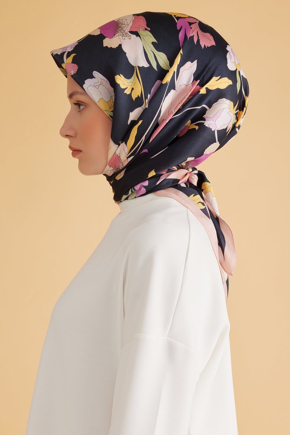 Belli Fresh Çiçek Desen Siyah Pure Eşarp 2 - 05