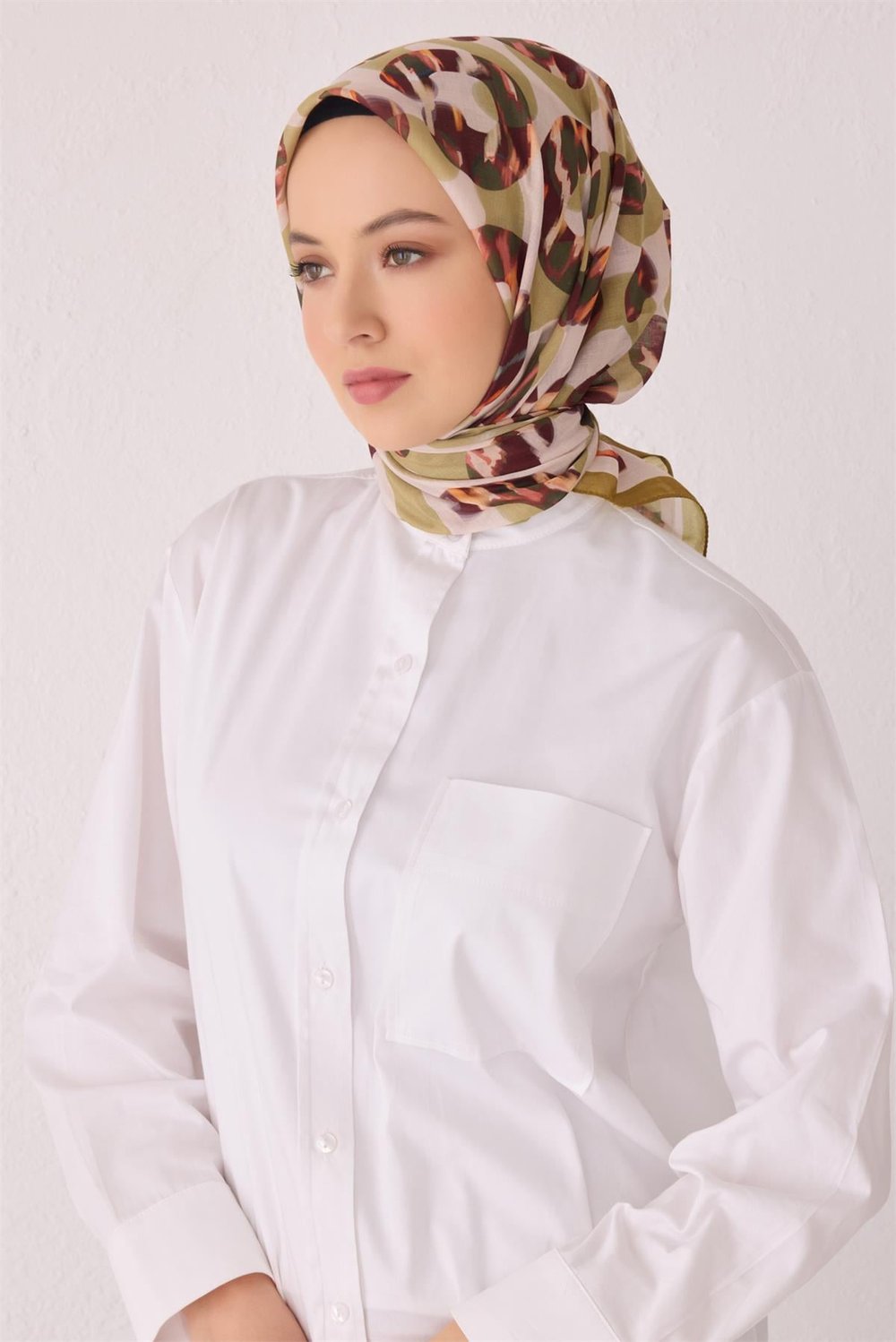 BELLİ GEOMETRİK DESEN TELA ZEYTİN HARDAL EŞARP 1020