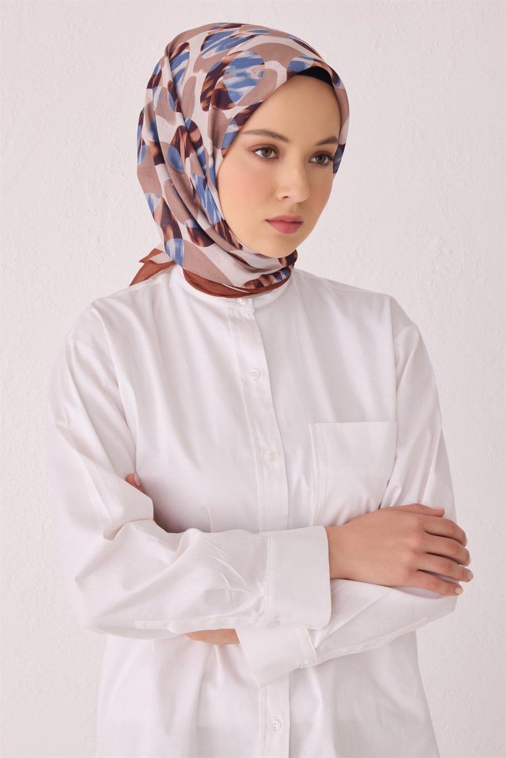 BELLİ GEOMETRİK DESEN TELA KİREMİT EŞARP 1020