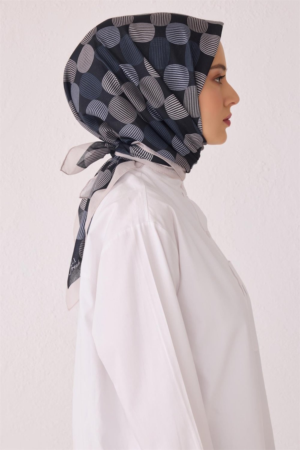 BELLİ GEOMETRİK DESEN TELA SİYAH EŞARP 1022