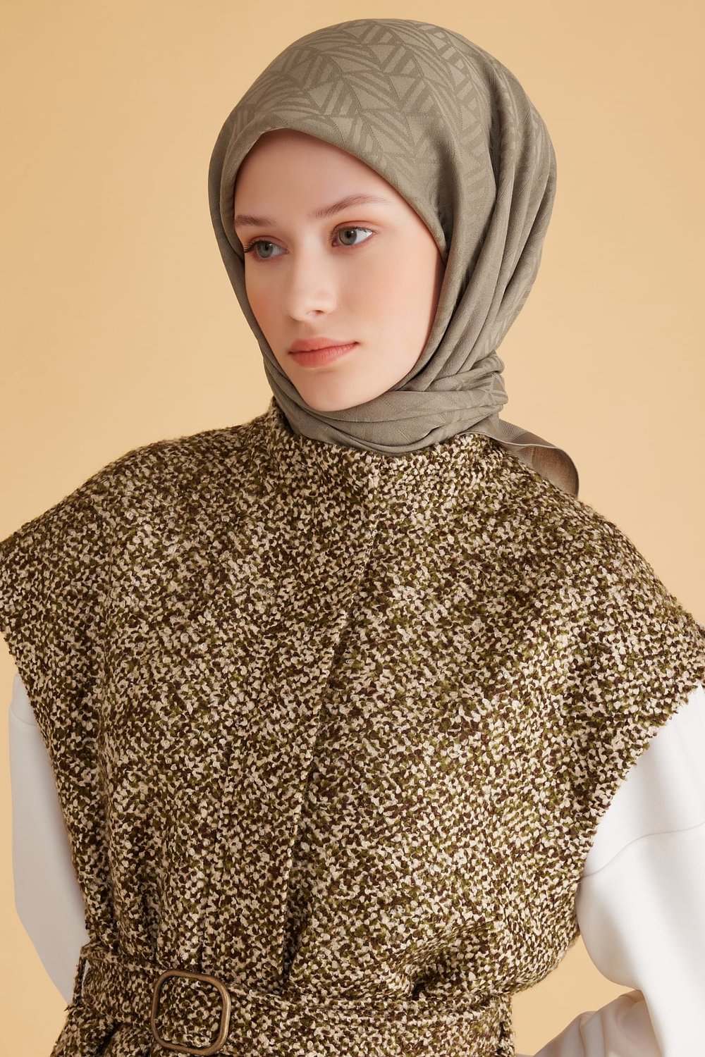 BELLİ GEOMETRİK DESEN VEYRA HAKİ EŞARP 2