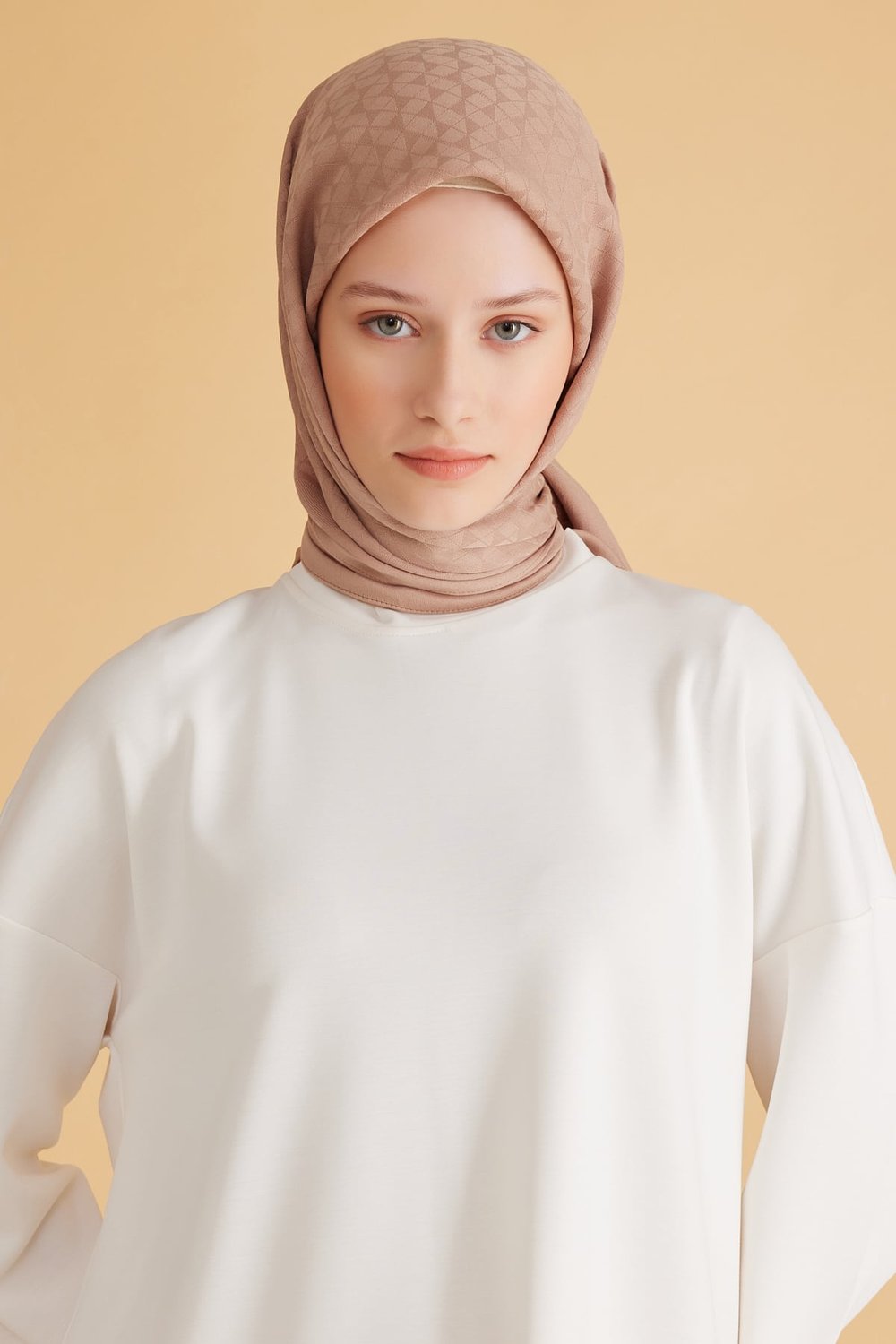 BELLİ GEOMETRİK DESEN VEYRA PUDRA EŞARP 1