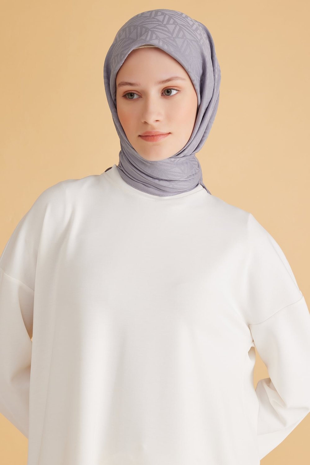 BELLİ GEOMETRİK DESEN VEYRA GRİ EŞARP 2