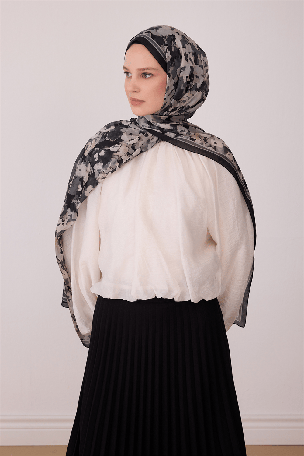 Belli Fresh Çiçek Desen Siyah Gri Aura Şal 4274 - 32