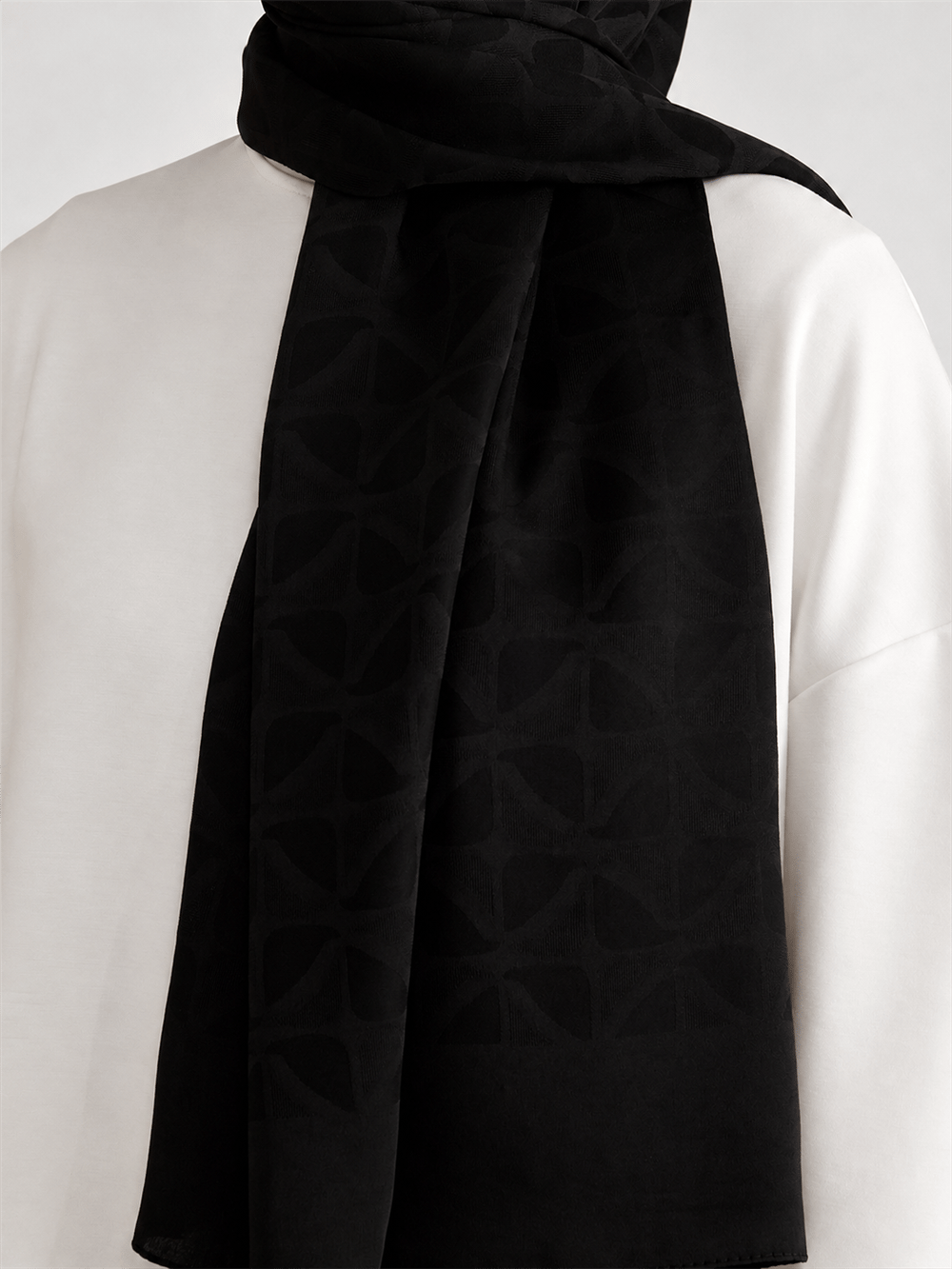 Belli Fresh Geometrik Desen Siyah Capri Şal 1 - 247799