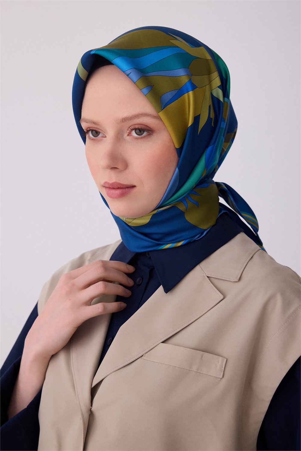 Lacivert Çiçek Desen %100 Twill İpek Eşarp 4303-80