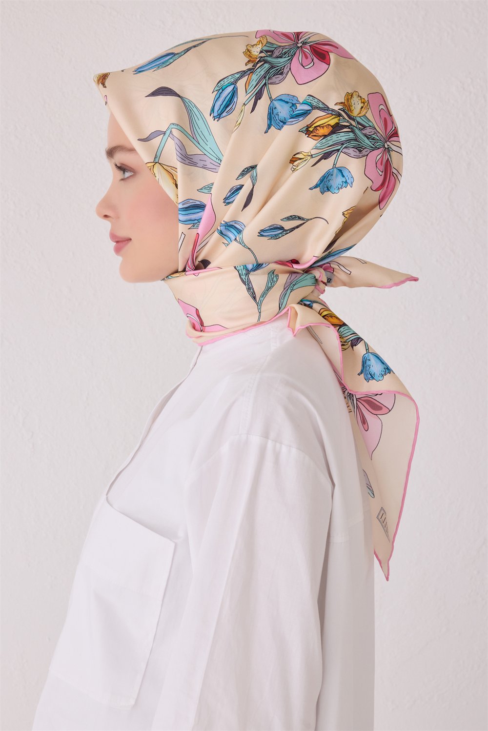 Ekru Çok Renkli Çiçek Desen %100 Twill İpek Eşarp 4037 - 82