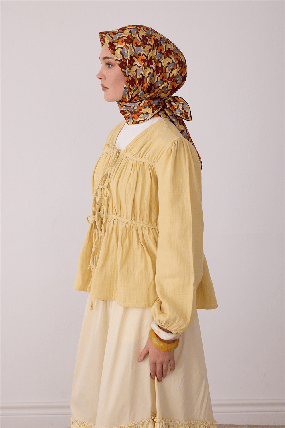 Sarı Geometrik Desen %100 Twill İpek Eşarp 4402-02
