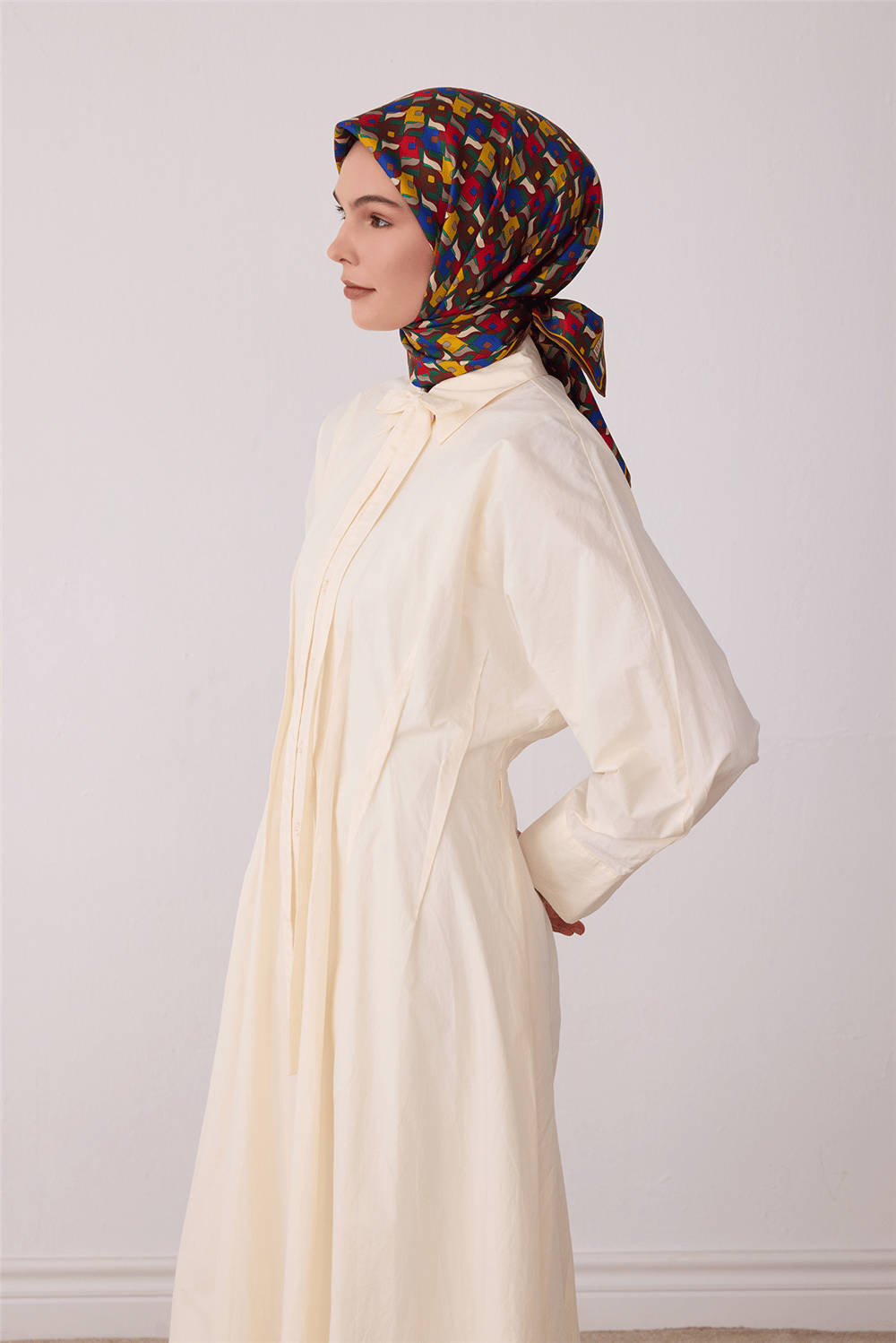 Çok Renkli Geometrik Desen %100 Twill İpek Eşarp 4402-82