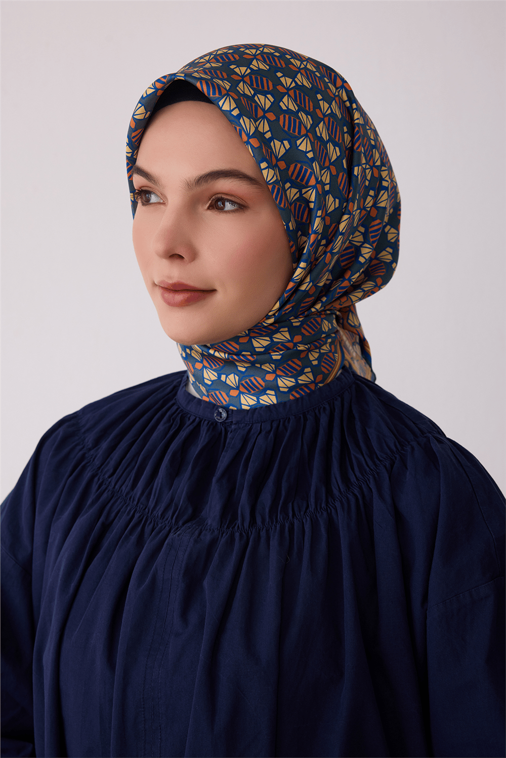 Petrol Geometrik Desen %100 Twill İpek Eşarp 4403-53