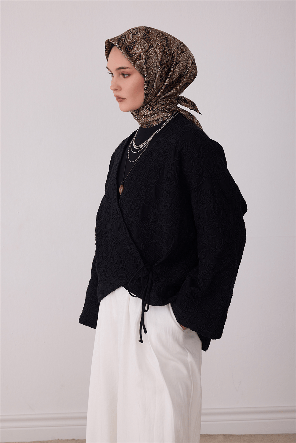 Bej Etnik Desen %100 Twill İpek Eşarp 4404-01