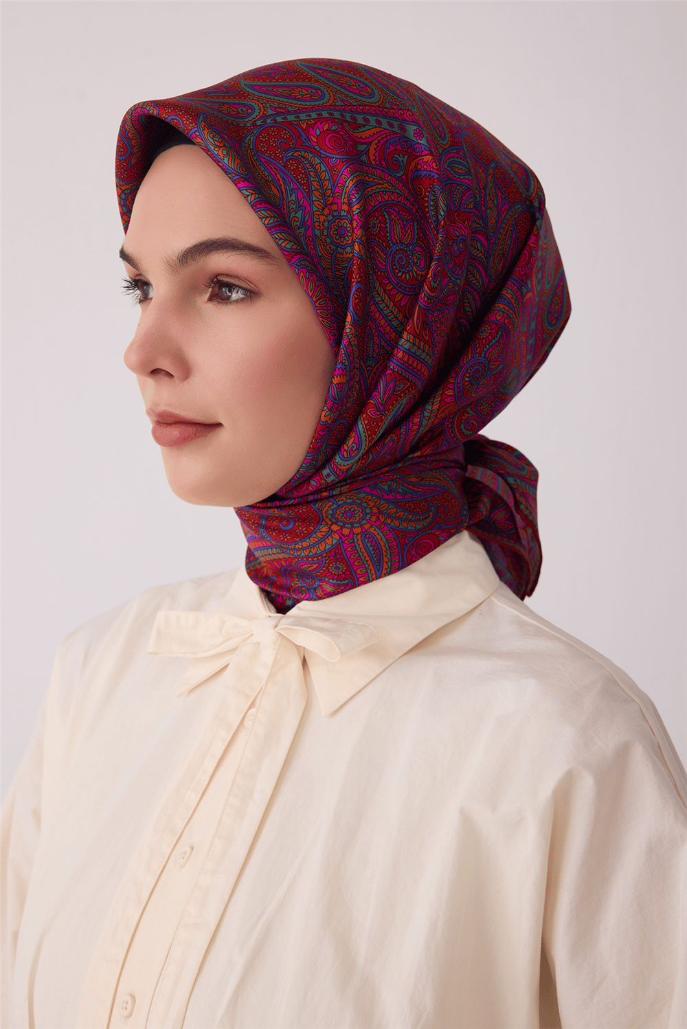 Pembe Etnik Desen %100 Twill İpek Eşarp 4404-03