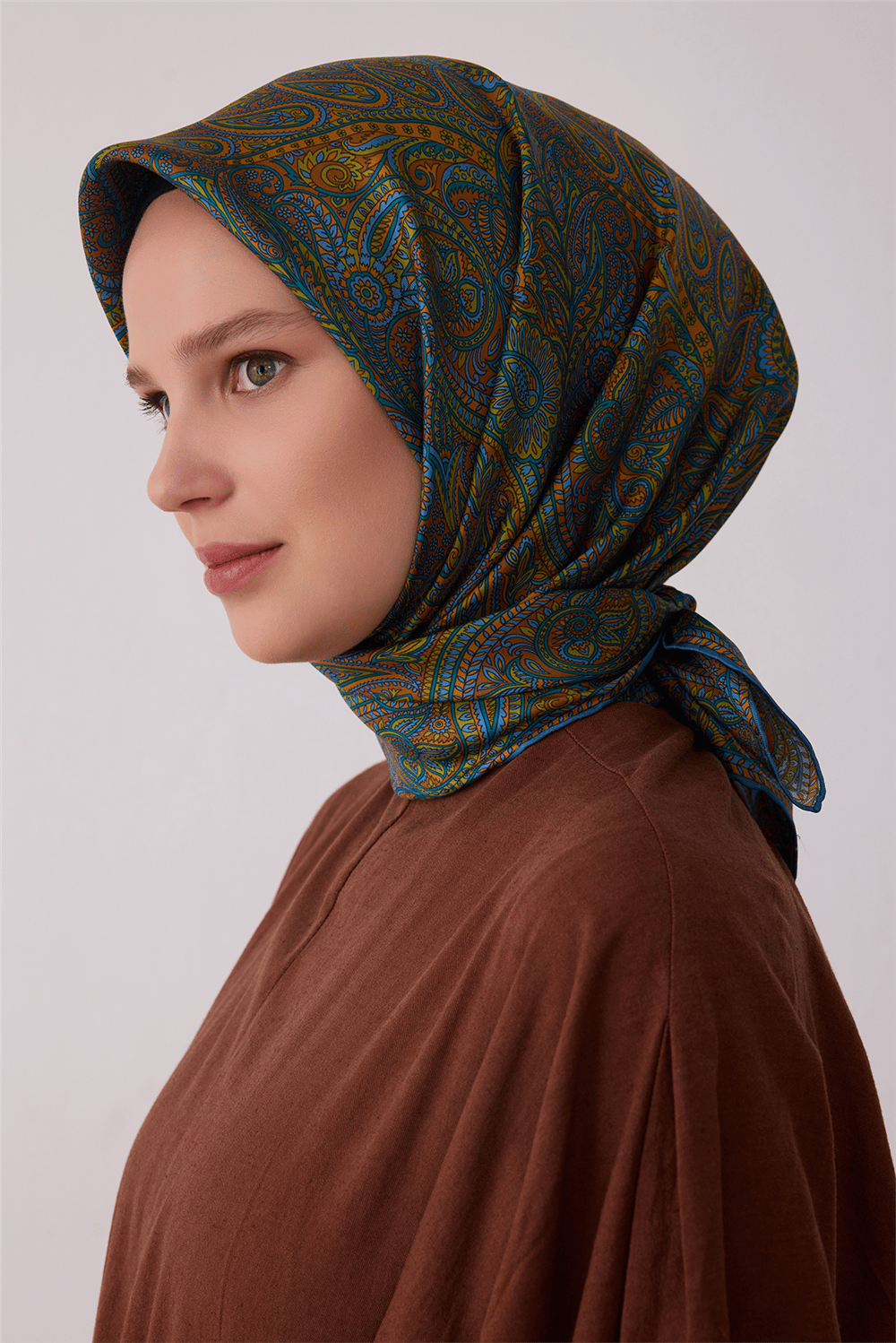 Yeşil Etnik Desen %100 Twill İpek Eşarp 4404-04