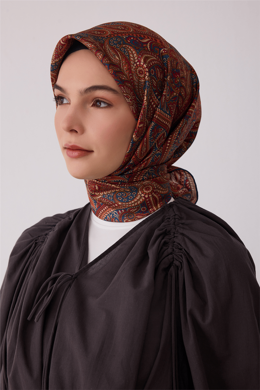 Kırmızı Etnik Desen %100 Twill İpek Eşarp 4404-05
