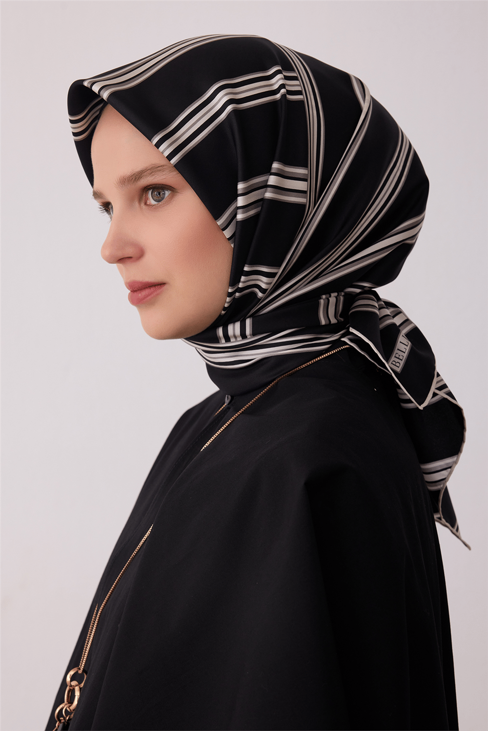 Siyah Geometrik Desen %100 Twill İpek Eşarp 4405-81