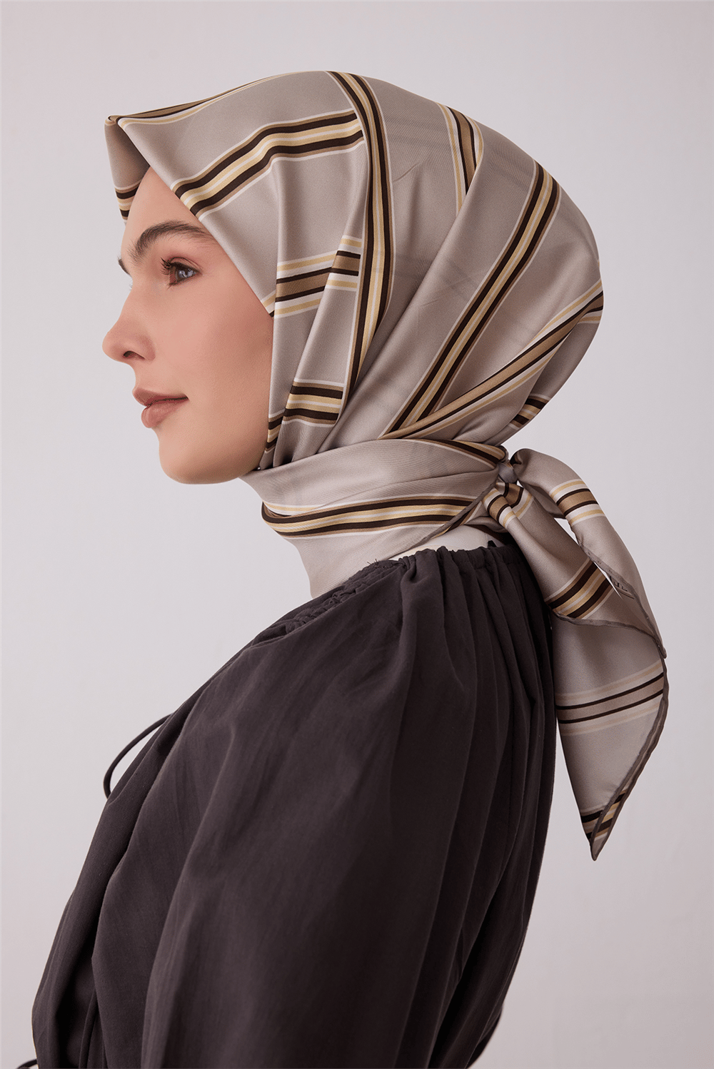 Taş Geometrik Desen %100 Twill İpek Eşarp 4405-85