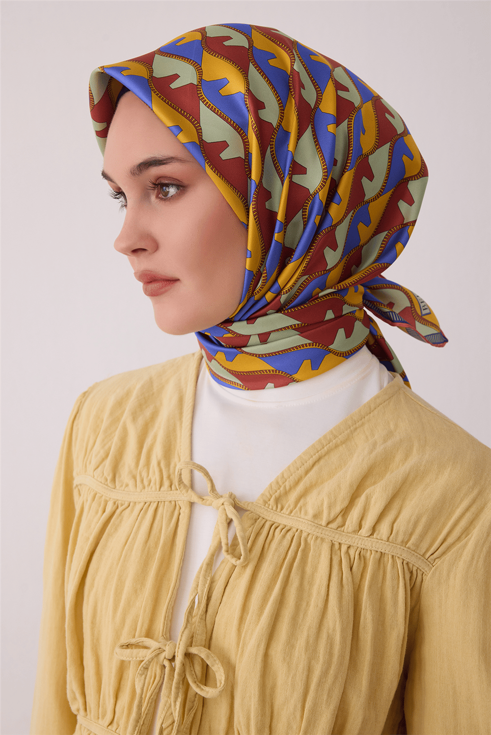 Sarı Geometrik Desen %100 Twill İpek Eşarp 4406-32