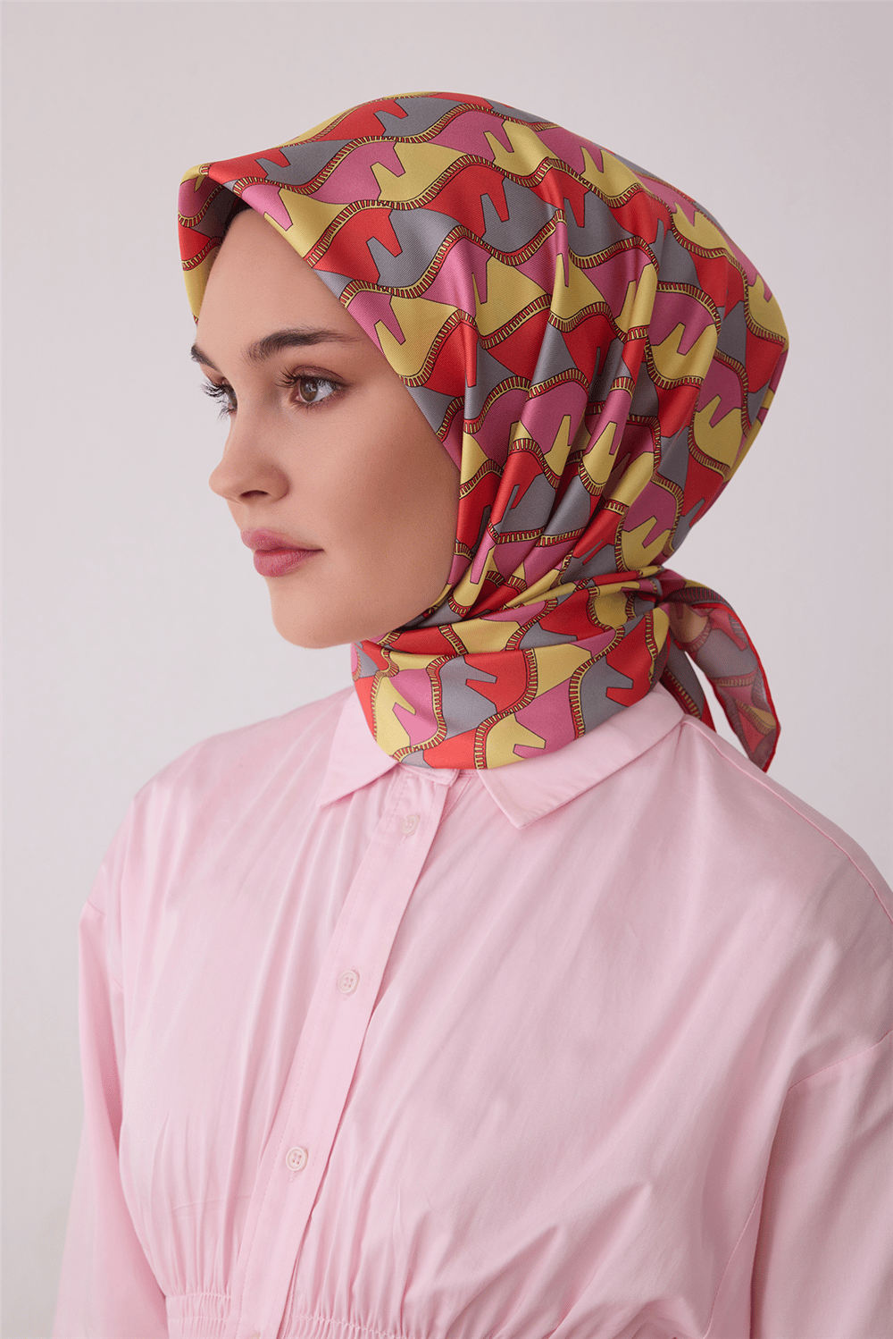 Pembe Geometrik Desen %100 Twill İpek Eşarp 4406-82