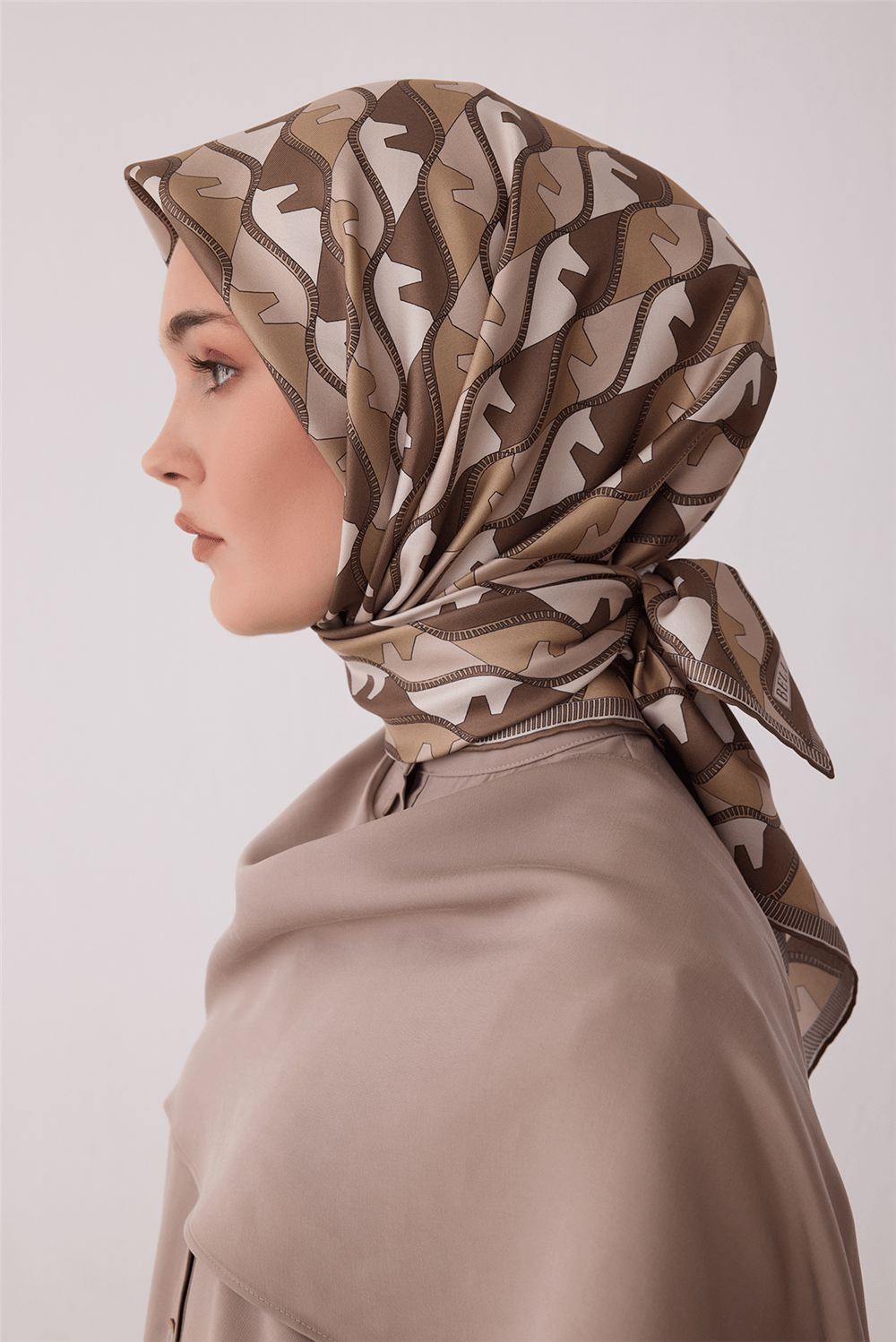 Çok Renkli Geometrik Desen %100 Twill İpek Eşarp 4406-86