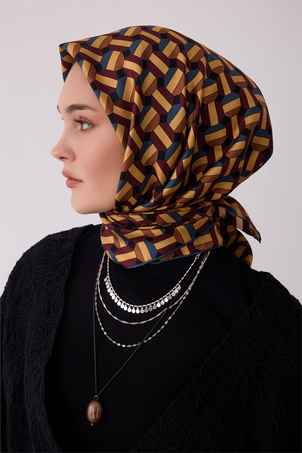 Kahverengi Geometrik Desen %100 Twill İpek Eşarp 4407-02