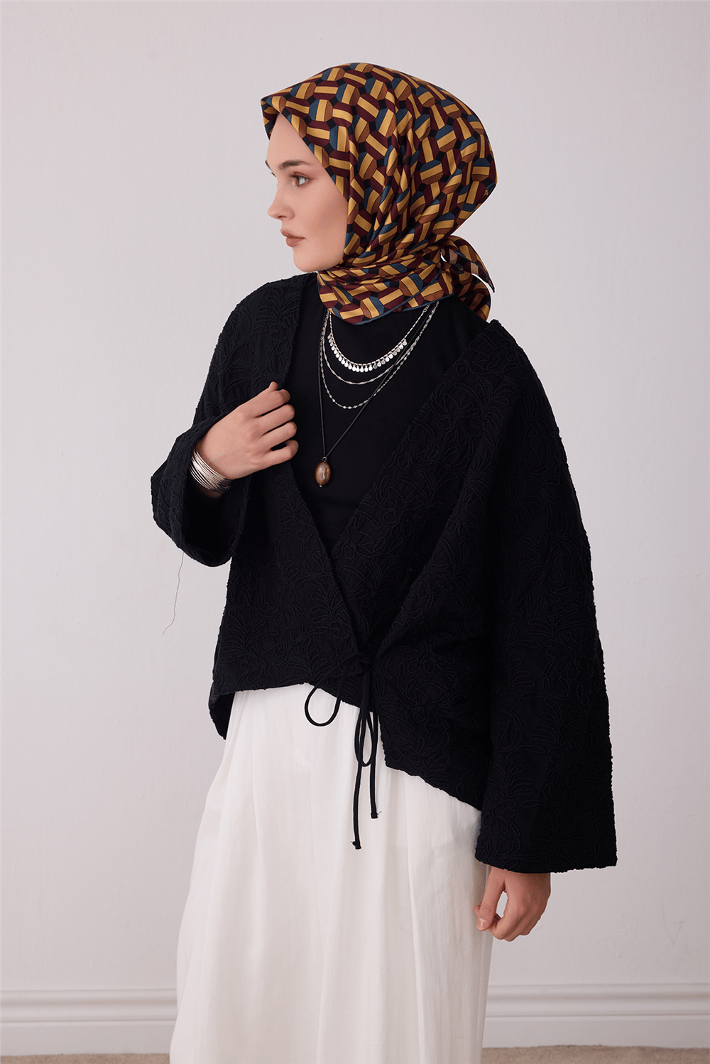 Kahverengi Geometrik Desen %100 Twill İpek Eşarp 4407-02