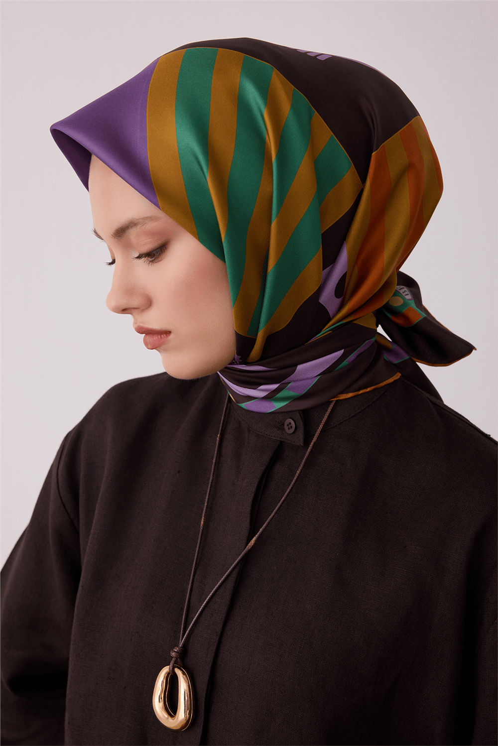 Kahverengi Obje Desen %100 Twill İpek Eşarp 4409-50