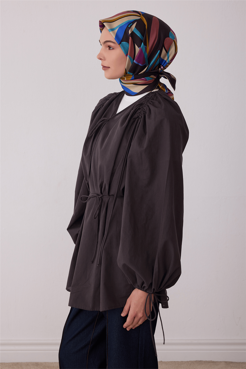 Bej Çiçek Deseni %100 Twill İpek Eşarp 4410-33