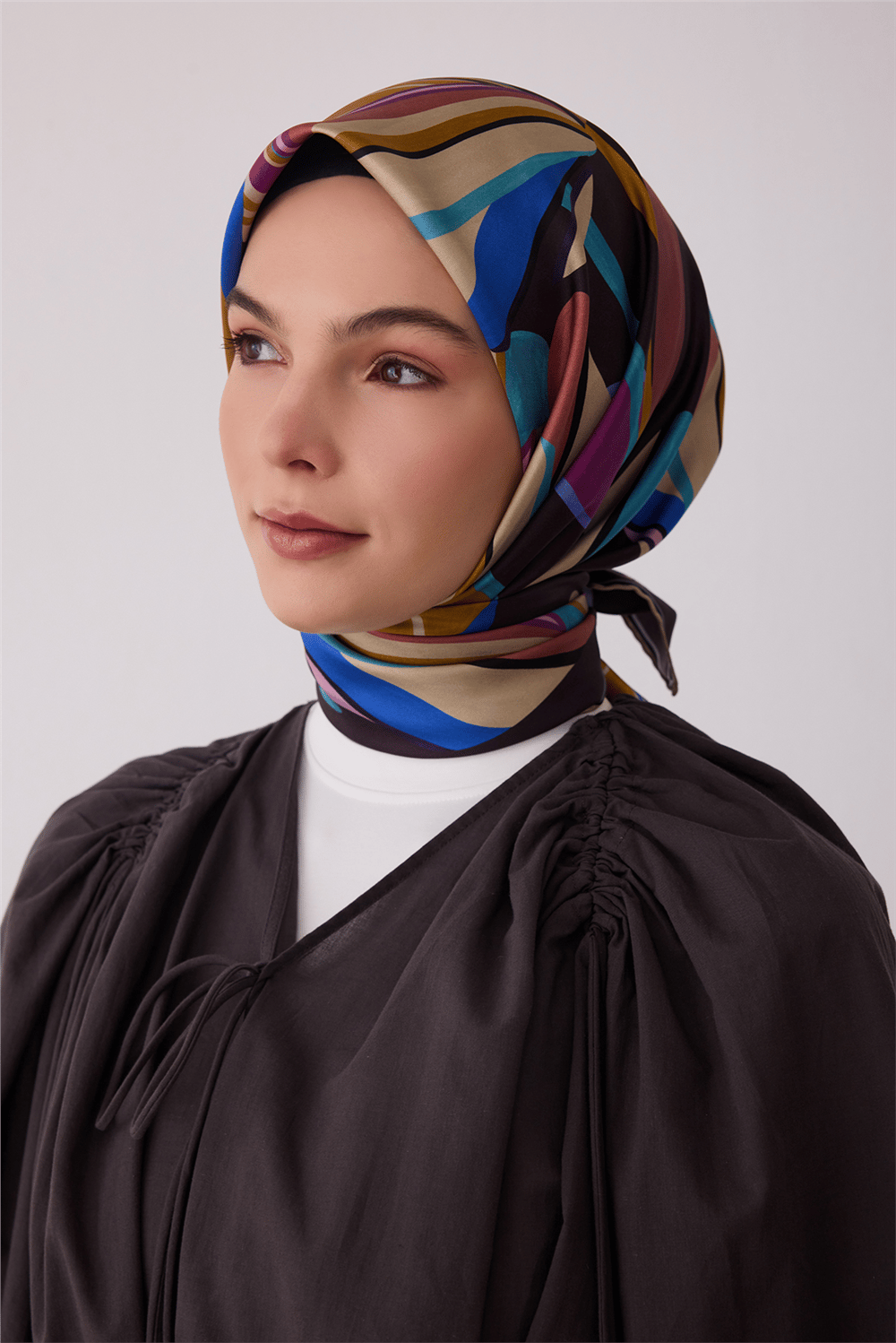 Bej Çiçek Deseni %100 Twill İpek Eşarp 4410-33