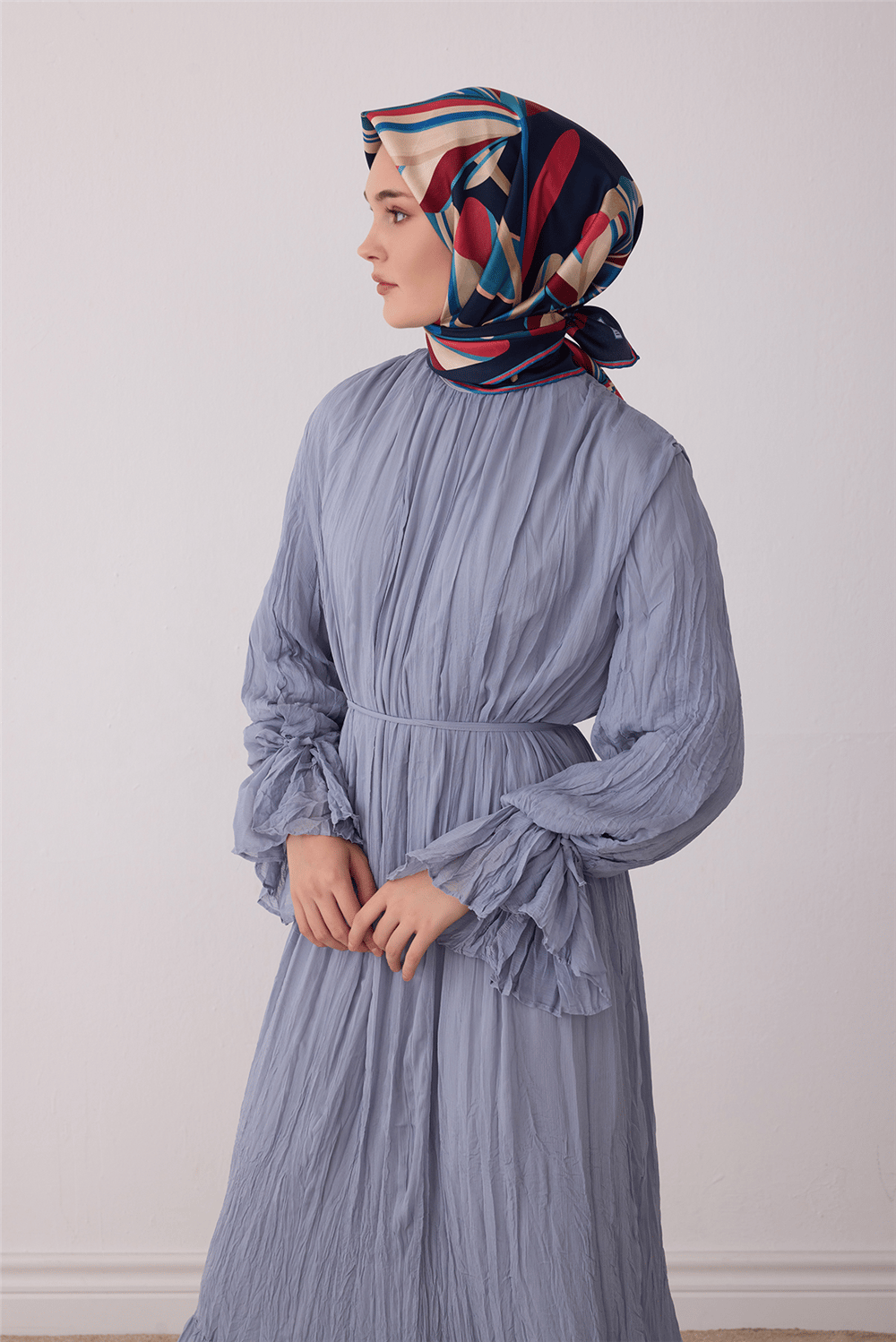 Lacivert Çiçek Deseni %100 Twill İpek Eşarp 4410-83