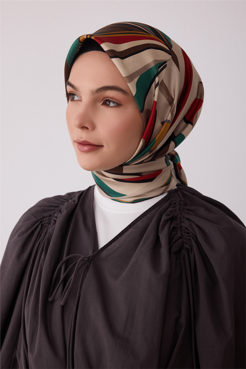 Bej Çiçek Deseni %100 Twill İpek Eşarp 4410-84